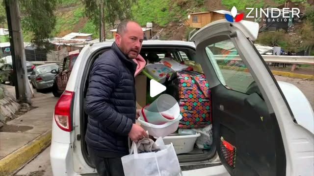 Campamento La Cancha, Lo Barnechea: clothes, household items and 100 shampoos donated by Genomma Lab.