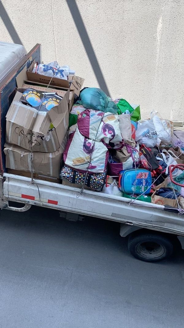 Off we go! Heading out to the campamento with donations.