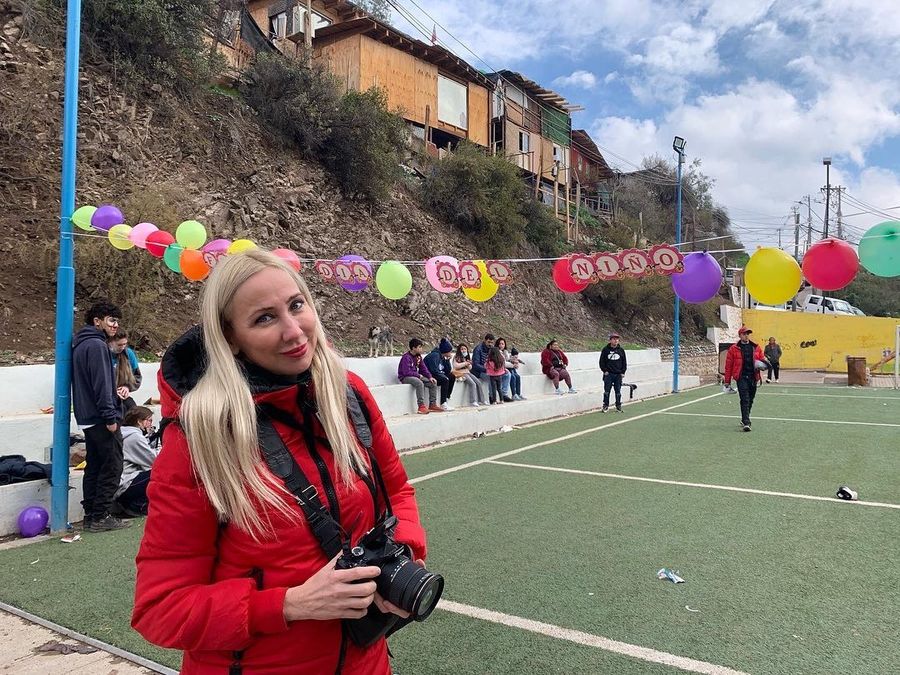 Children's Day with TECHO Chile: a party for the children of a campamento with a trampoline, gifts, face painting and singer @ninoska.cooetze.