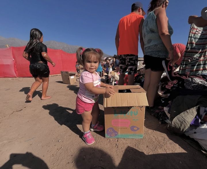 Campamento Dignidad, La Florida: we brought clothes, plates, books and toys. We try to help everyone we can.