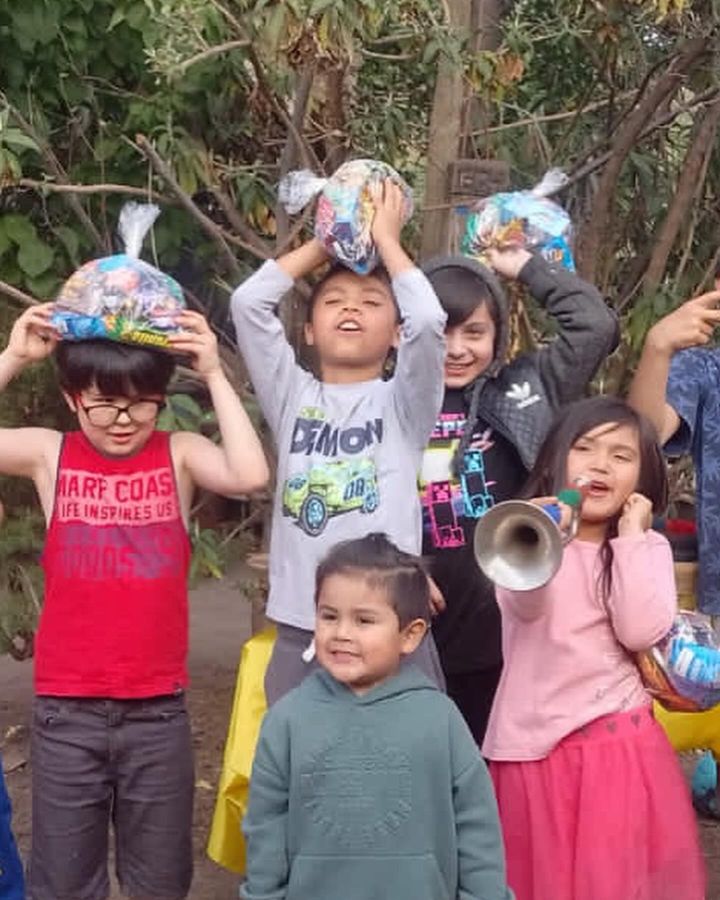 A Christmas party for a Mapuche community with about 50 children: small gifts and sweets from the foundation. Thanks to everyone who helps us help!