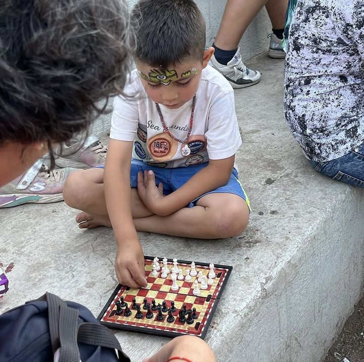 A chess workshop with @marivelosolima at Campamento La Cancha, Lo Barnechea.