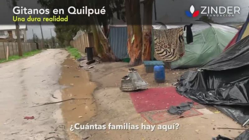 Quilpué: we visited Roma families with small children living by the roadside.