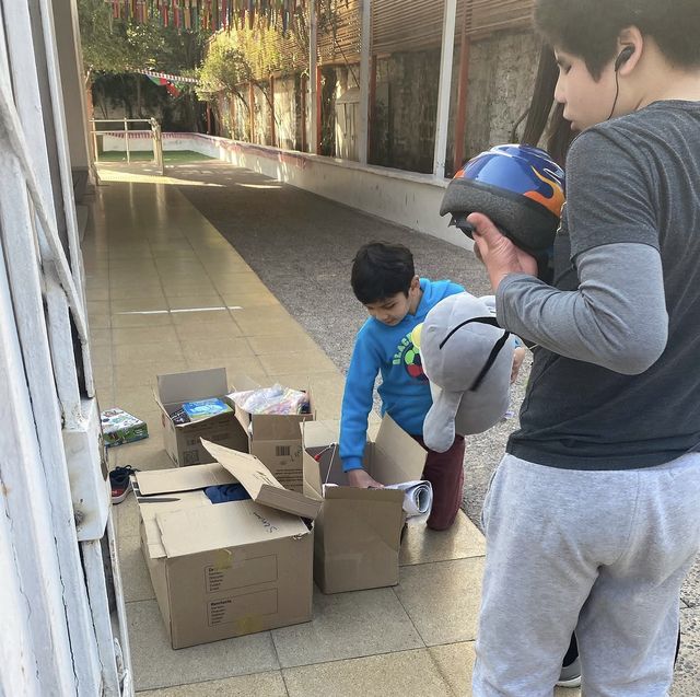 Gifts for the children of a Sename children's home in Providencia. The kids are always happy to receive your gifts.